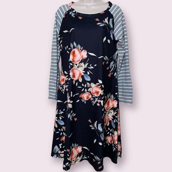 Dresses & Skirts - Boutique size large black  floral dress